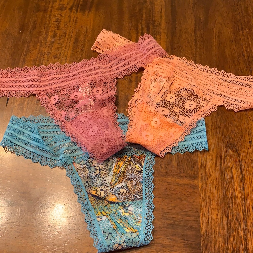 Victoria Secret - 3 brand new lace things - Small